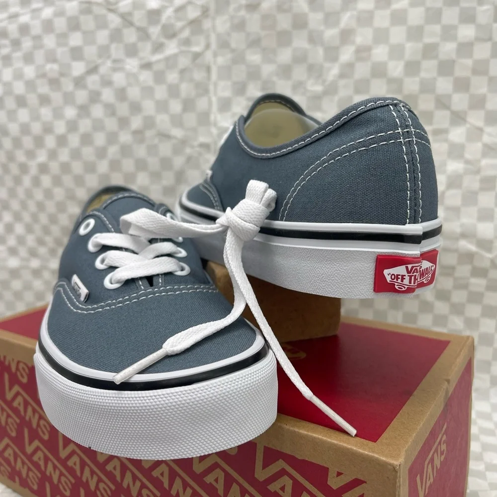 Vans Men’s Authentic
Color Theory Stormy Weather
VN000EGARV2 Sneakers - Picture 8 of 16